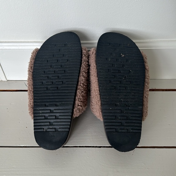 Roam fuzzy platform taupe faux shearling  size 9 excellent condition - Picture 8 of 11